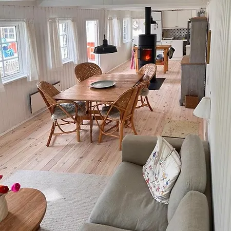 Architect-designed Summer House Near Hald Liseleje